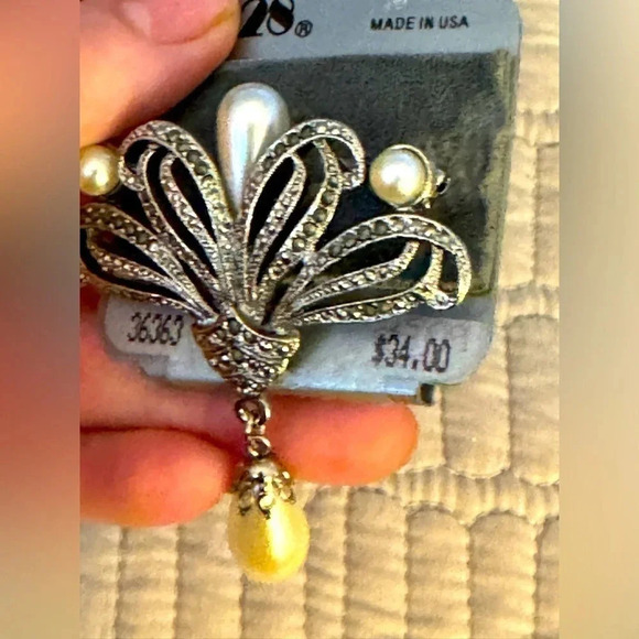 1928 Jewelry - *Final Price* 1928 Pearl Silver Fan Shaped Brooch NWT Vintage Retro